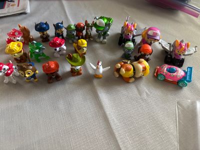 Paw patrol Assorted paw patrol figures