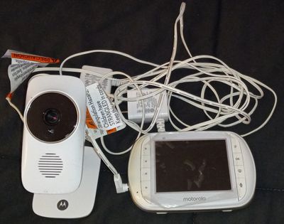 Motorola Smart Wifi Video Baby Monitor 3.5-in. color LCD with night vision,room temp& 2way communication