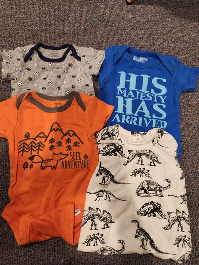 Various 4 x short sleeve onesies 0-3 Months