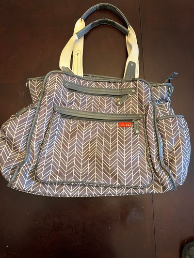 Skip hop diaper bag with lots of pockets
