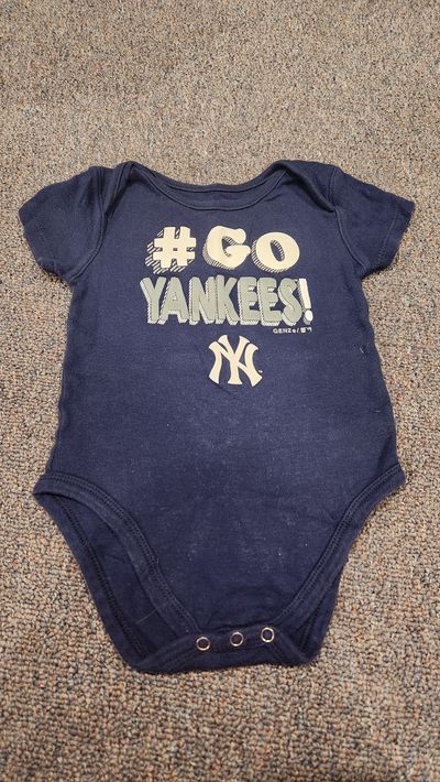 MLB NY Yankees bodysuit 24 Months