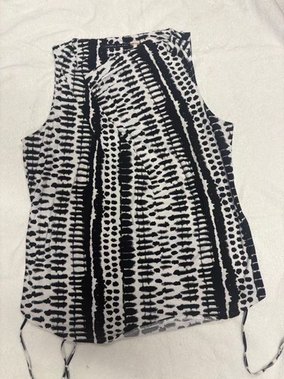Sleeveless tunic black white Asymmetrical neck 28 in long Women's - XL