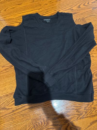 Alison Andrews Black sweater with cutout shoulders Women's - L