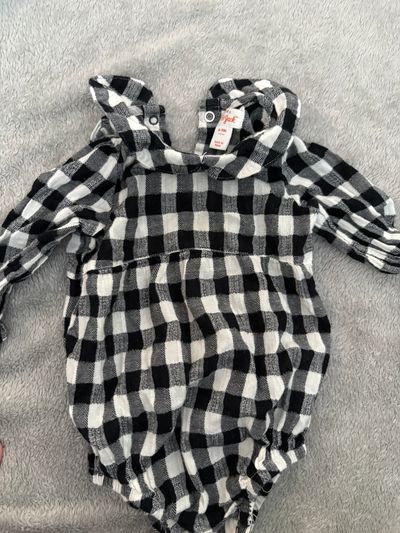 Cat and jack Onesie 6-9 Months