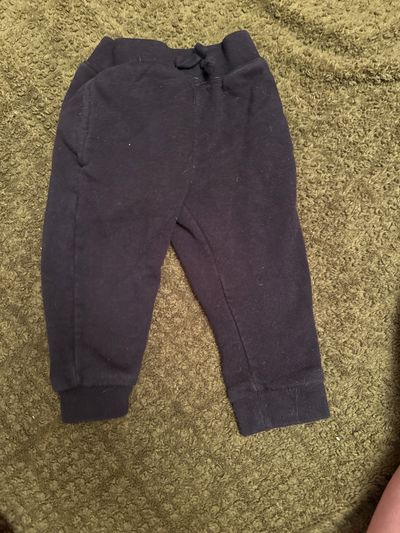 The childrens place Black sweatpants 12-18 Months