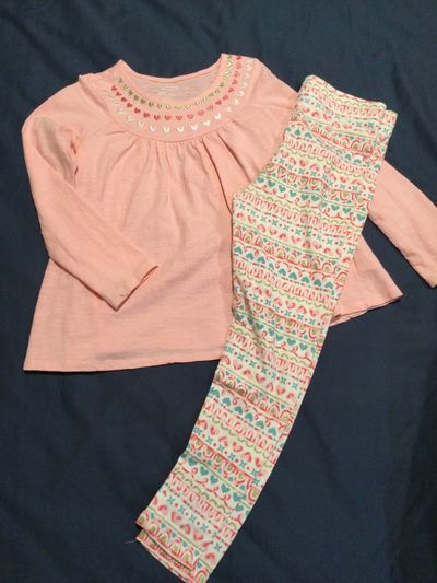 Isaac Mizrahi 2 pc set Pink top with hearts mark on wrist pink n teal 7-8
