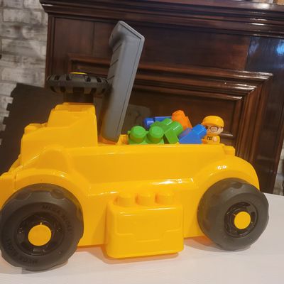 CAT Mega Bloks Riding Truck With Building Blocks
