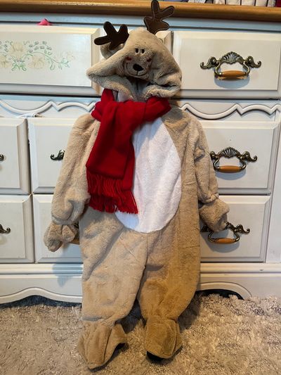 Miniwear reindeer coverall Size 6-9 months. Excellent condition. SFPF home 6-9 Months