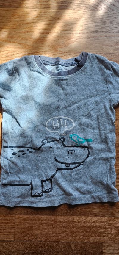 Carter's Excellent condition graphic T-shirt soft for everyday wear 5T/5