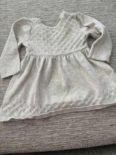 H&m Tag reads 2-4 month 0-3 Months