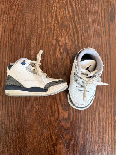 Jordans sneakers  5 (Toddler)