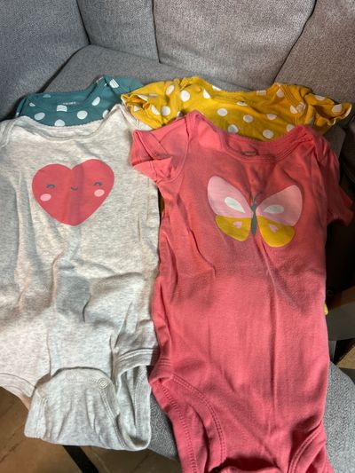 Carters Set of 4 Onesies 18 Months