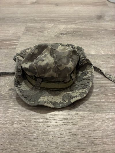 Old Navy Camouflage hat with brim, snaps, chin strap Toddler (2-4 yrs)