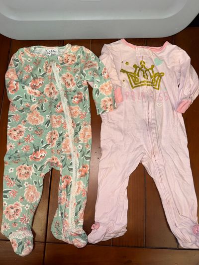 Nicole Miller and Gerber pajamas 6-9 month pajama bundle 6-9 Months