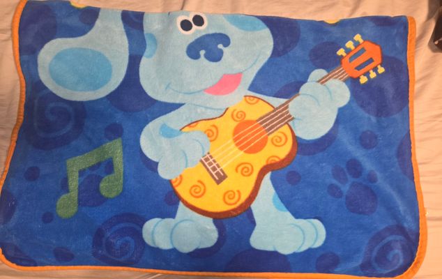 Blues Clues baby throw fleece blanket Folded in picture small blanket
