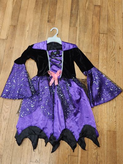 Unknown Witch costume 7-8