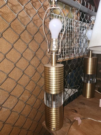Set of 2 lamps, no shades. Gold modern Marshalls