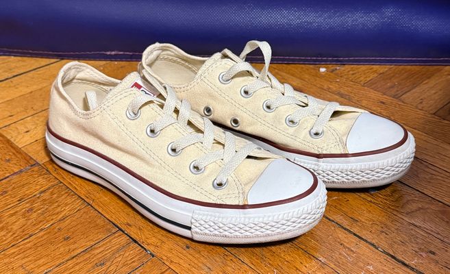 Off white cream converse sneakers sz 5.5  5-1/2 (Adult)