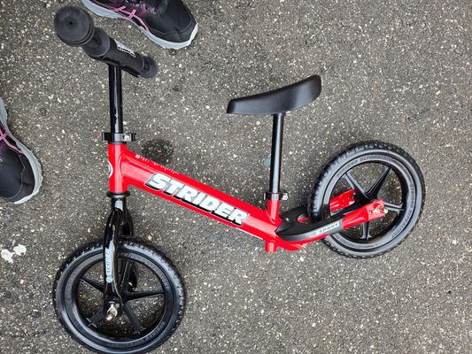 ed Strider Sport Balance bike- adjustable seat. - flat-free tires 12 Kids Bike
