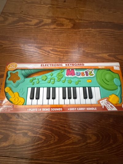 Toy box NEW electronic keyboard with sound and light