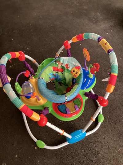 Baby Einstein Baby bouncer comes with three languages