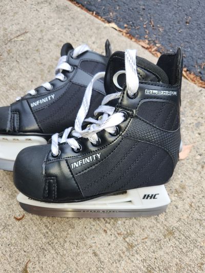 Infinity Boys hockey skate size 2 runs small