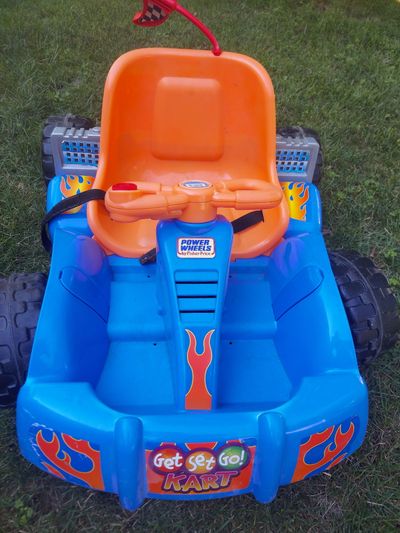 Power wheels Get set go kart comes with charger needs battery about 35 dollars