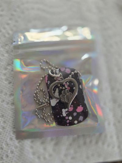 Brand New Handmade Dog Tag Paw Print heart necklac Black/white/pink