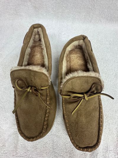 Brand New, Never Worn. Mens Slippers Size 11/12 Brand New, Never Worn. Mens Slippers Size 11/12 11-1/2 (Adult)