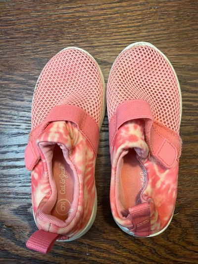 Cat and jack water shoes  8 (Toddler)