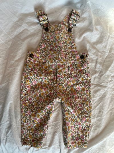 Carter's floral print overalls floral print overalls.  great condition. size 6 months. SFPF 6 Months
