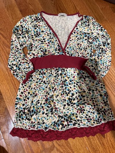 Forever 3/4 sleeve pattern top with lace bottom Women's - M