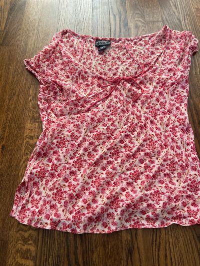 Angie Light weight pink flowered shirt Women's - M
