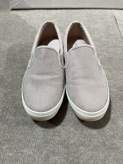 Old Navy Like New.  Pale grayish pink color 9 (Adult)