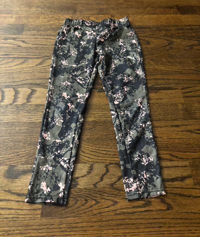 Puma camo paint splattered Capri pants  6T/6