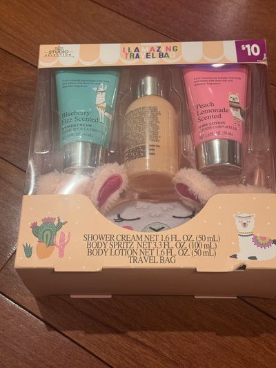 Brand new llama beauty set