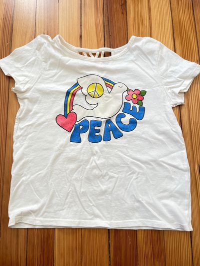Old Navy Like New condition. Dove Peace Top. SS 14-16