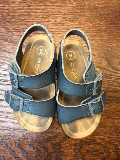 Cat and jack sandals  6 (Toddler)