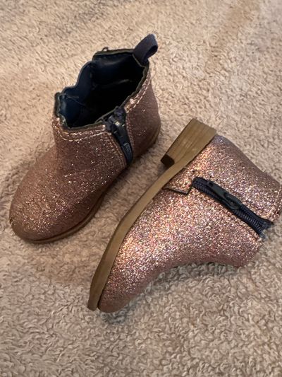 Carters Size 5 sparkly boots - very gently worn 5 (Toddler)