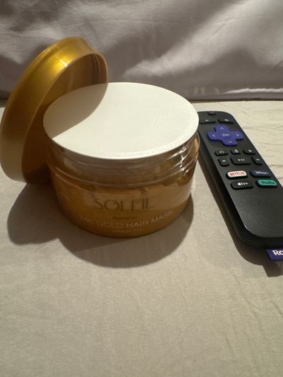 Brand new Soleil 300 mL hydrating 24 karat gold ha Gold hair mask 10.14 fluid ounces luxury hair care expire 2028