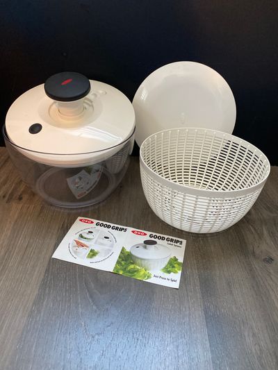 OXO salad spinner with storage lid Small