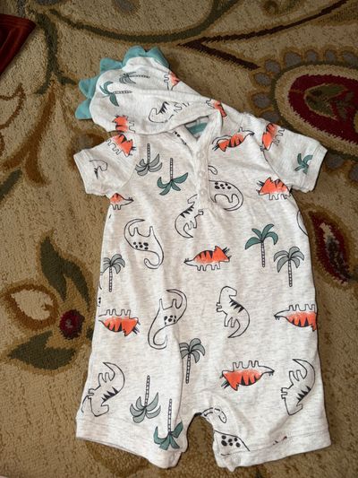 Short sleeve romper Dinosaur hooded romper 3-6 Months