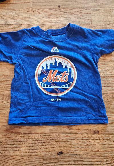Outer Stuff This toddler boys 12M Mets T-shirt is in good condition. 12 Months