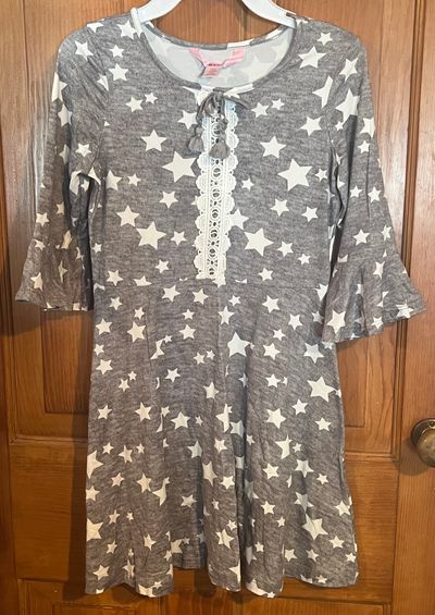1st Kiss grey dress with stars Excellent condition. SFPF home 10-12