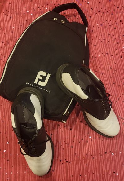 Foot Joy #1 shoes in golf with bag 11 (Adult)