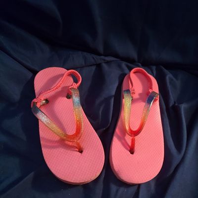 Pink secure back w rainbow sparkle straps size 9/1 Pink secure back w rainbow sparkle straps size 9/10 9 (Lil' Kid)