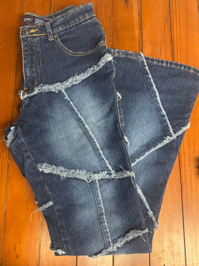 Flare bell bottom jeans beautiful stitching. Flare bell bottom jeans beautiful stitching. Size 9. Junior L - 9