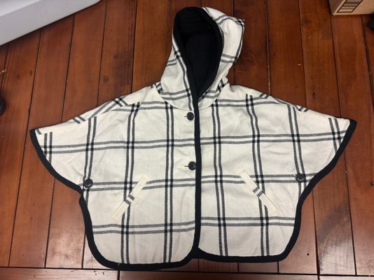 Cherokee Hooded poncho, girls black and white 3T Cherokee Hooded poncho for girls black and white 3T 3T