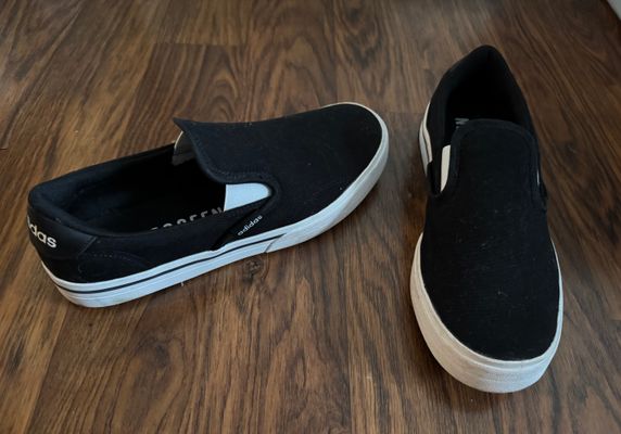 Adidas Black slip on 9 (Adult)