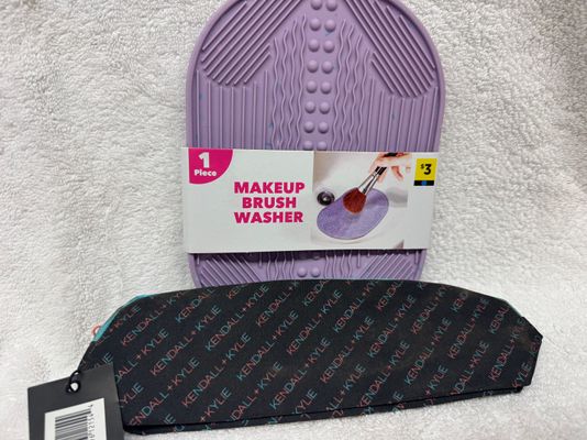 Brand New Makeup Brush Washer and New Brush Case Brand New Makeup Brush Washer and New Brush Case